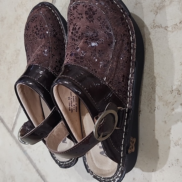 Alegria Choco Posey Floral Brown Suede Slip On Clog Mule Size 35 Comfort - Picture 2 of 9